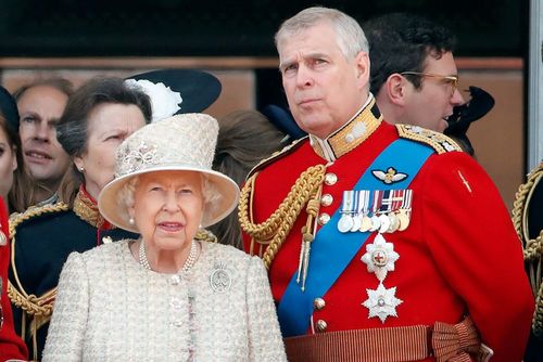 queen-elizabeth-struggling-to-write-annual-christmas-speech-amid-andrew-scandal