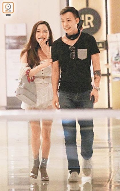 朝見��模：許珮榆扯着Raymond衫袖，有講有笑，相當Happy！|autox333