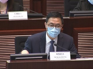 楊潤雄表示會研究在譴責信和取消教師註冊以外,增加其他懲罰方法。