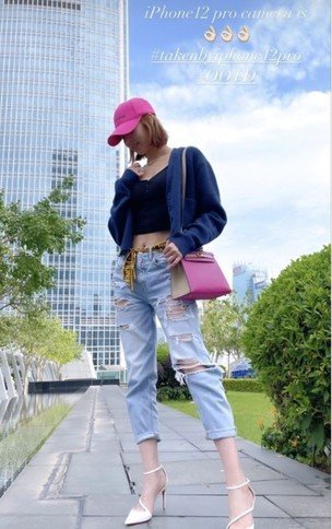 盈盈早前展示新手袋，據知為VIP專屬20萬的Hermès Mini Kelly。（取自IG）