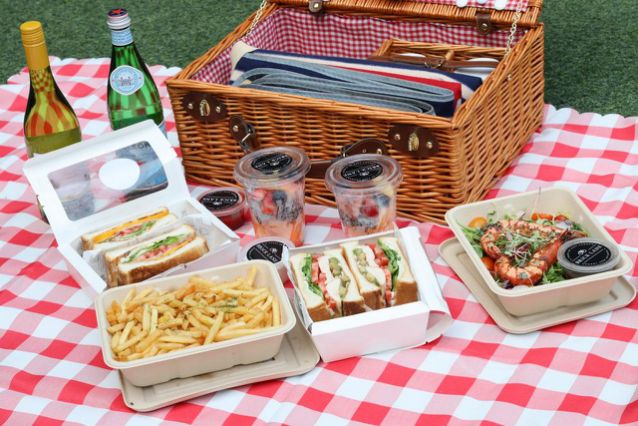 商場聯同多間餐廳設計出一系列寵物野餐Set，如英國菜「BRICK LANE Deli」、以德國鹹豬手作主打的「The Salted Pig」等。