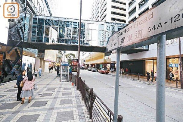 廣東道係香港最熱鬧嘅一條街之一。