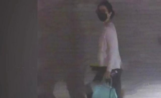 側身睇好圓潤！