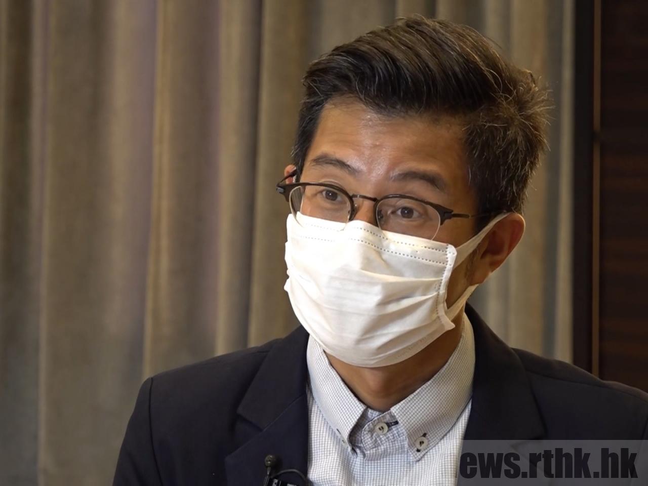 袁振寧表示,正向航空公司申請20個機位,希望可以在首日出團。(港台圖片)
