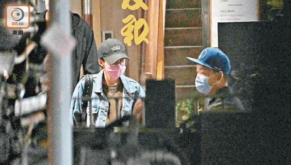 夜會女友：姚子羚與男友食飽飽走人，戴上口罩和Cap帽保持低調。|autox333