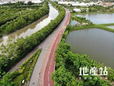 連接元朗至上水的新單車徑明日（九月二十九日）開放予公眾使用。圖為途經錦田河的元朗壆圍南路路段單車徑。