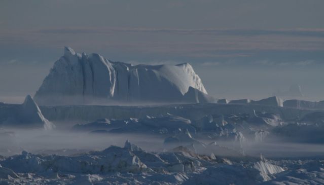 由於海水變得非常溫暖,北極海冰面積創出40年來最低紀錄。 (圖:Danish Meteorological Institute)